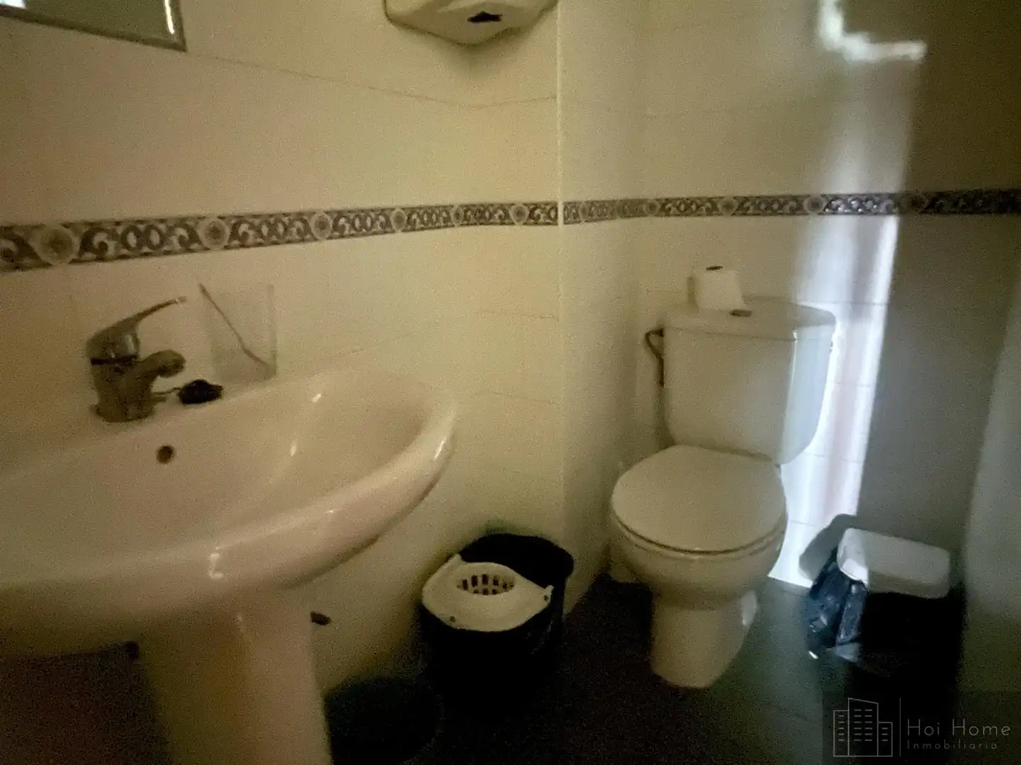 Bathroom of Commercial properties for sale in Jerez de la Frontera  with Air Conditioner