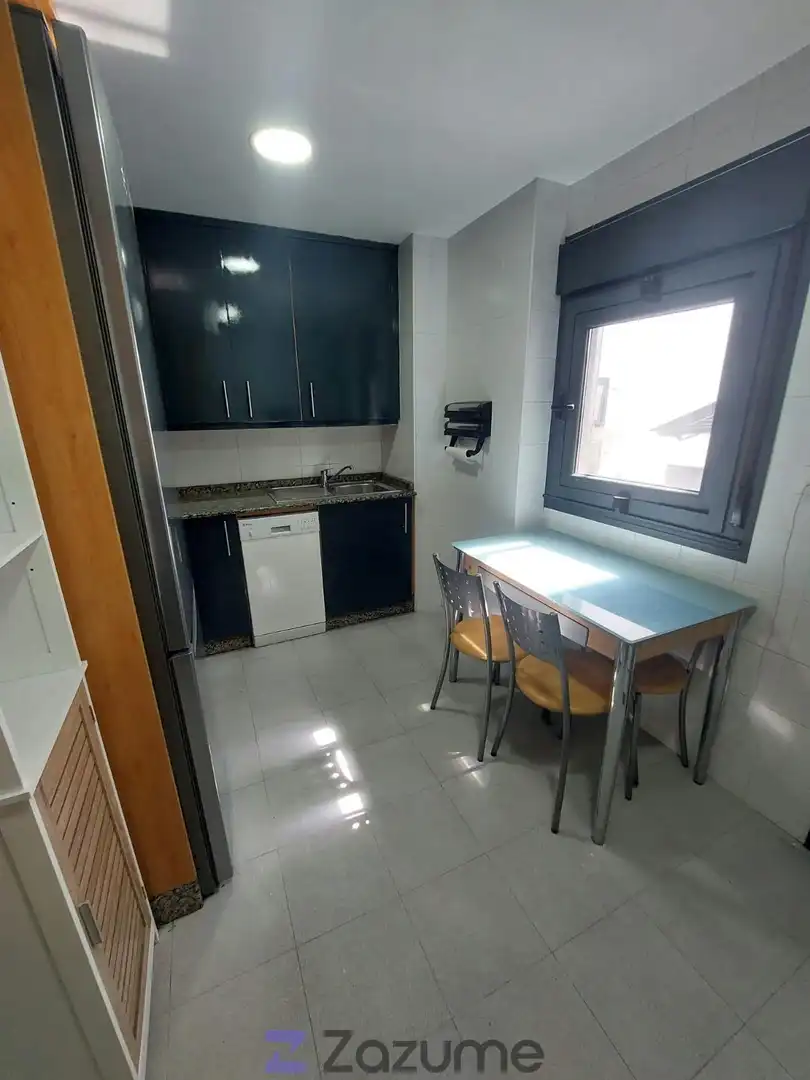 Cocina de Piso de alquiler en Pontevedra Capital  con Calefacción, Trastero y Amueblado