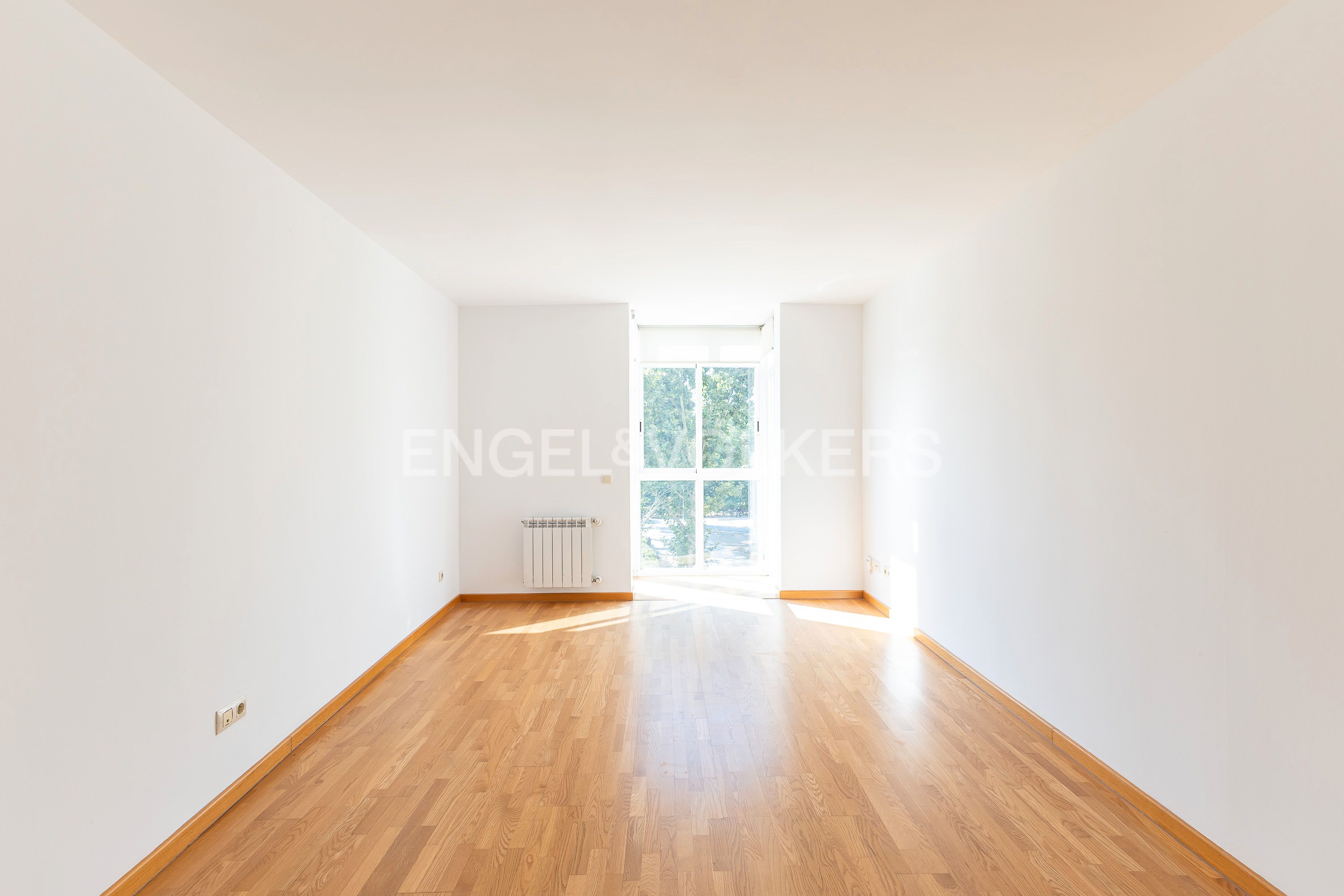 Sala d'estar de Apartament en venda en  Madrid Capital amb Calefacció, Parquet i Traster