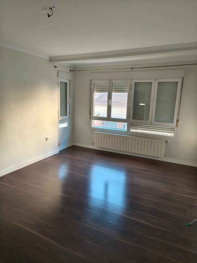 Habitación de Piso de alquiler en  Albacete Capital con Calefacción, Parquet y Balcón