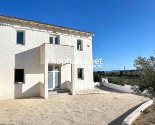 Casa o xalet en venda en Albaida amb Jardí privat, Terrassa i Balcó