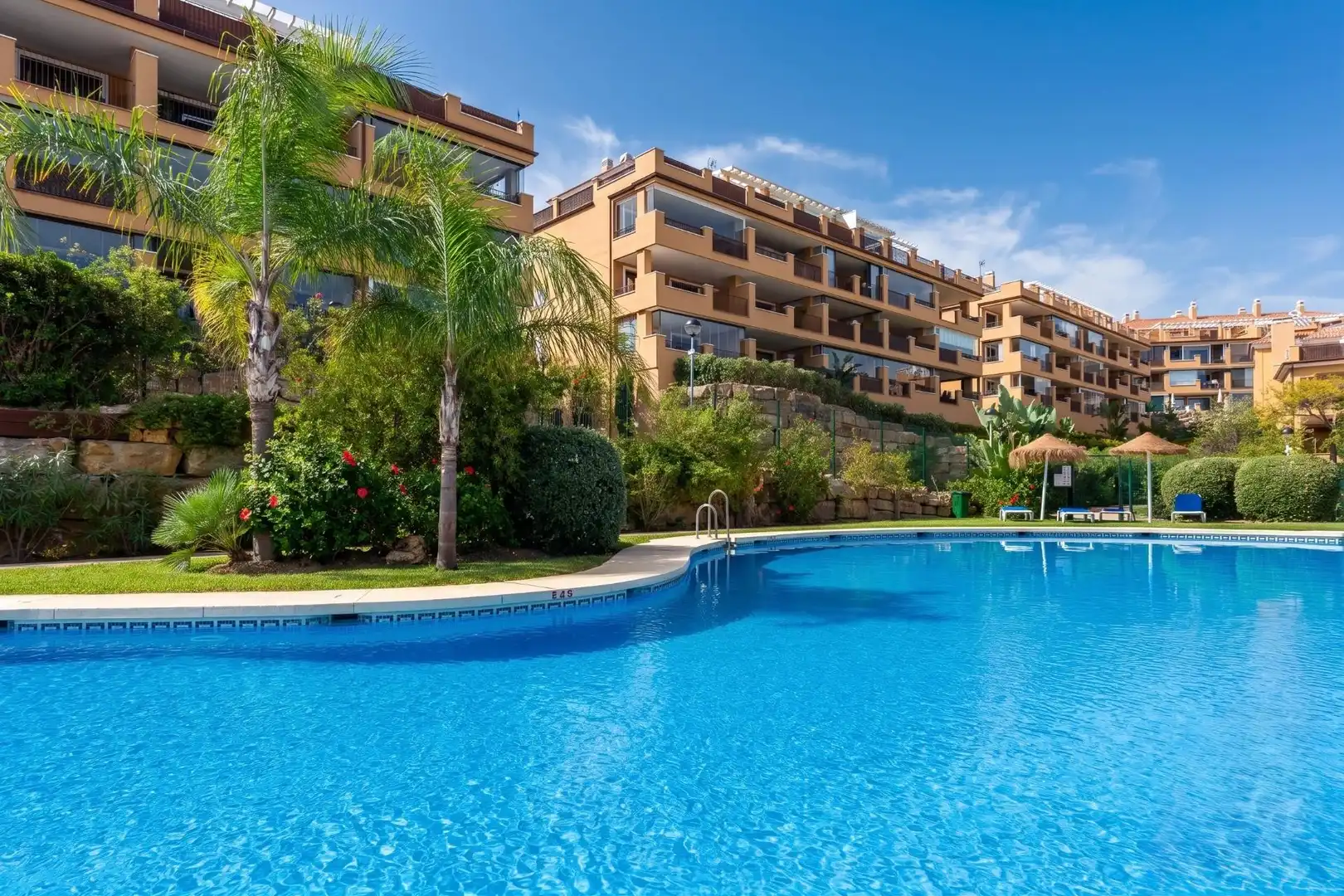 Vista exterior de Planta baixa en venda en Mijas amb Aire condicionat, Jardí privat i Terrassa