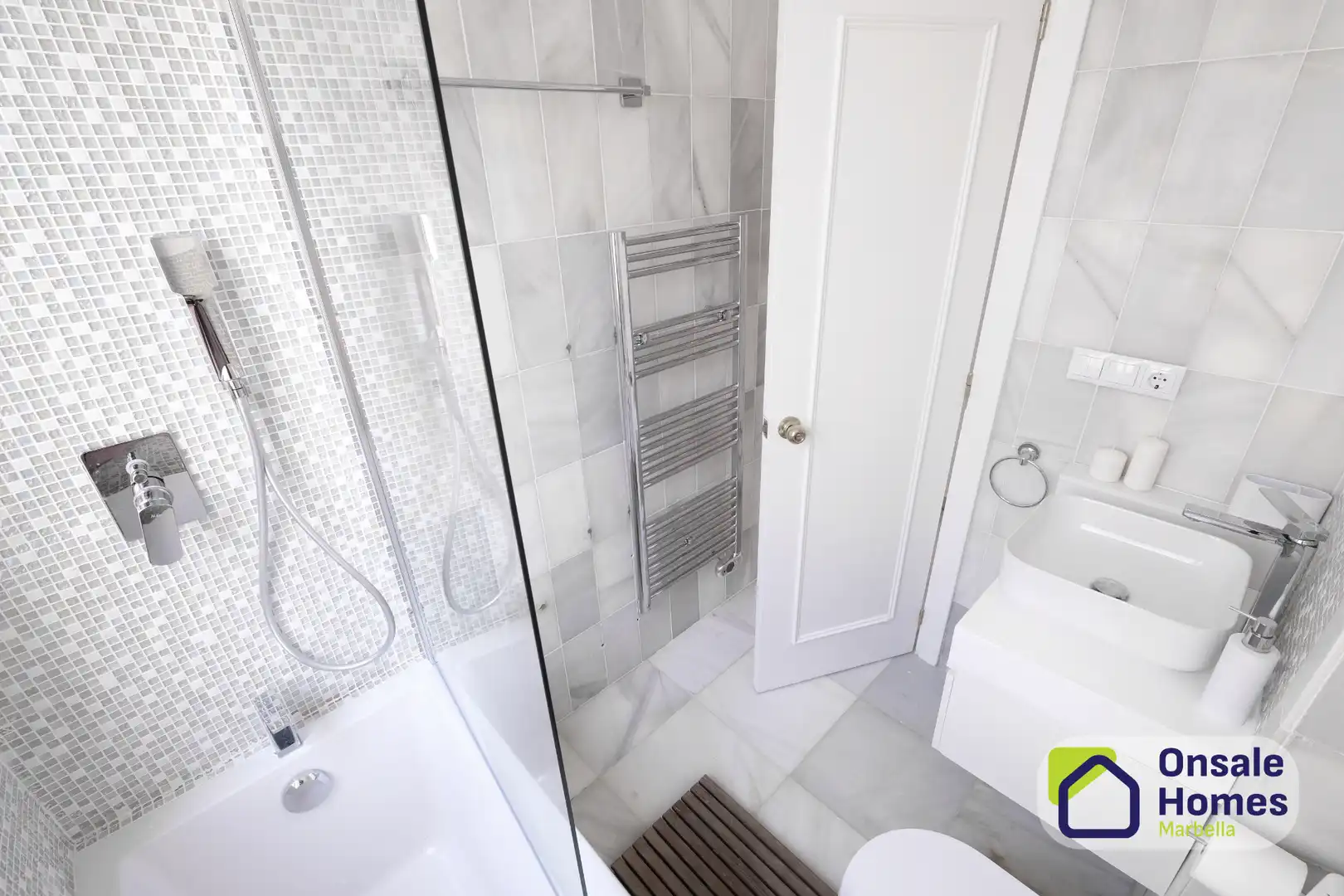 Baño de Casa o chalet en venta en Marbella con Aire acondicionado, Jardín privado y Terraza