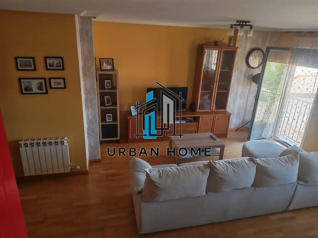 Sala de estar de Dúplex en venta en San Andrés del Rabanedo con Calefacción, Trastero y Balcón