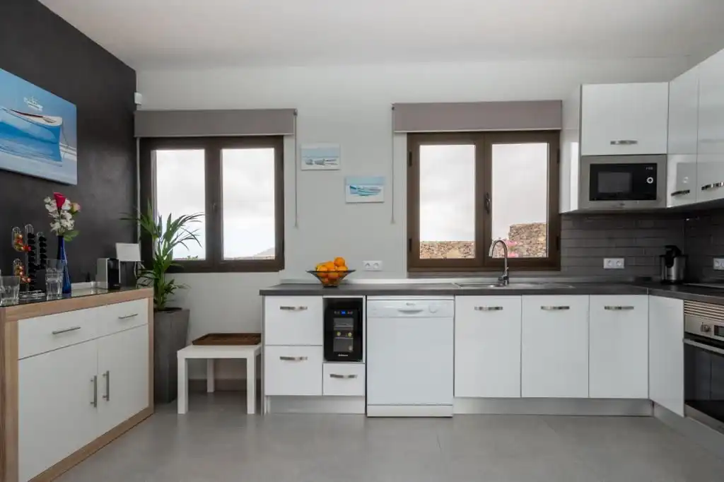 Cuina de Casa o xalet en venda en La Oliva amb Aire condicionat, Jardí privat i Terrassa