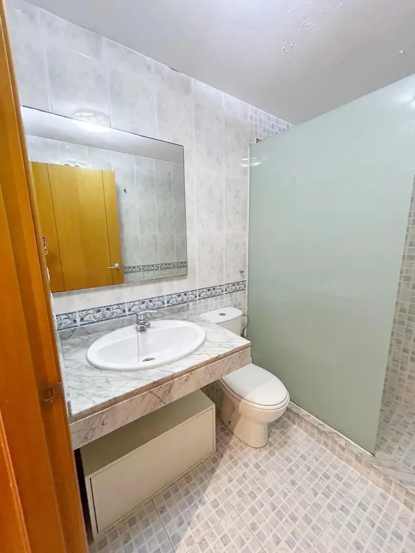 Bathroom of Apartments for rent in Gandia  with Air Conditioner, Heating and Private garden
