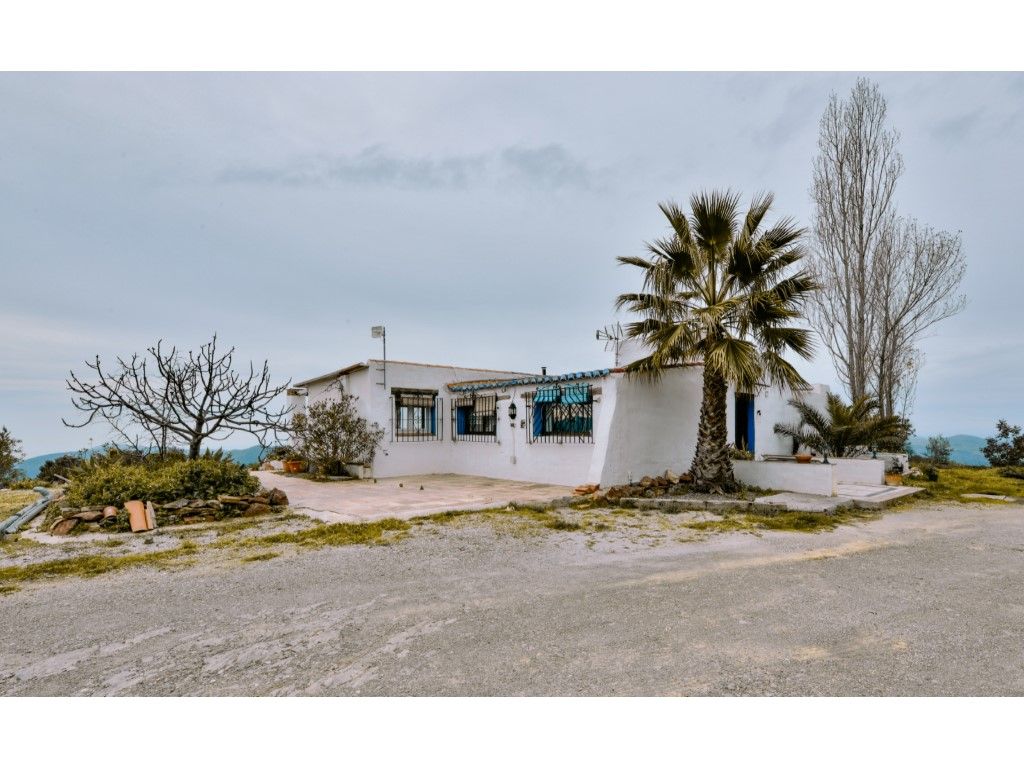 Exterior view of Country house for sale in Casabermeja  with Air Conditioner, Private garden and Swimming Pool