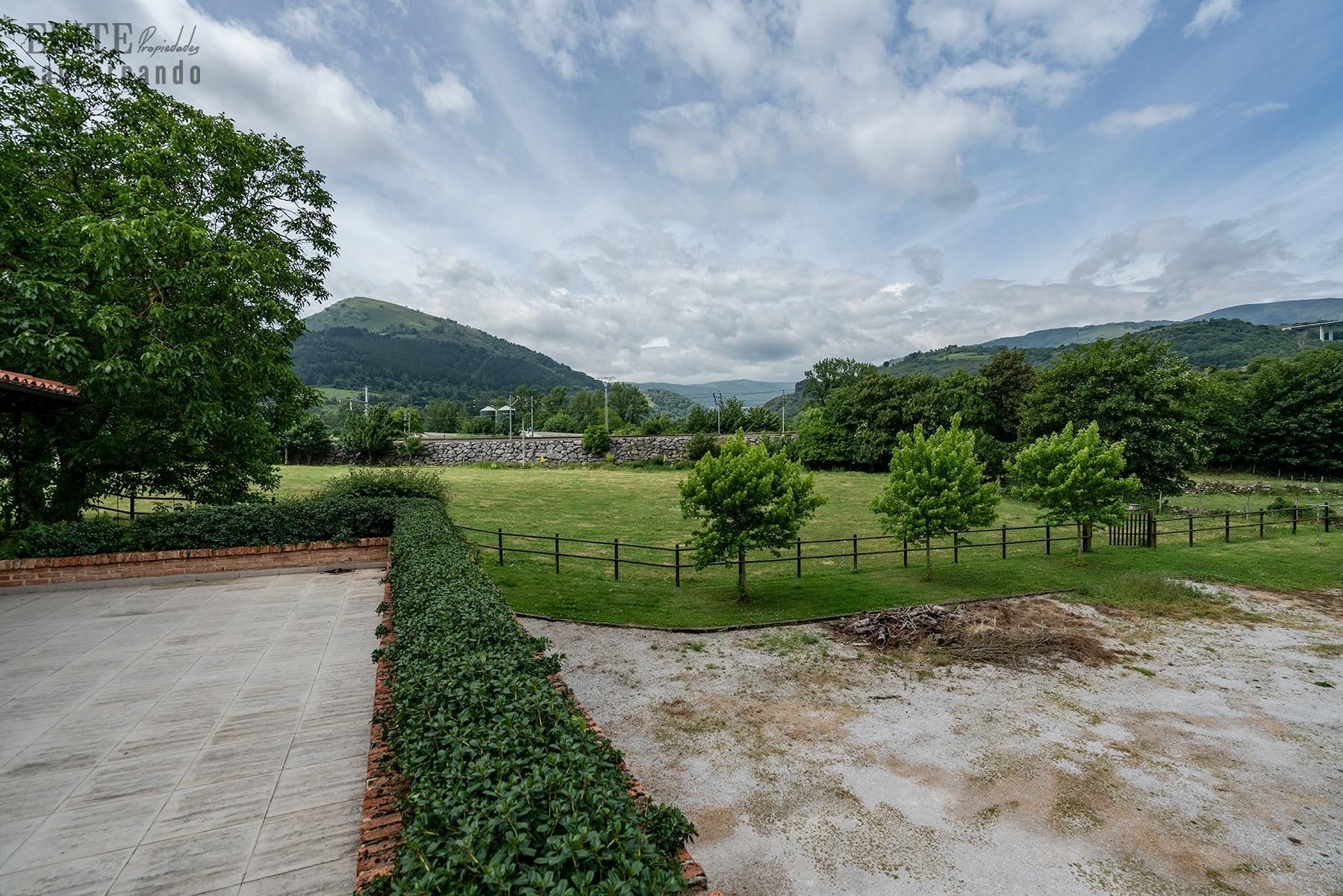 Jardí de Casa o xalet en venda en Bárcena de Pie de Concha amb Calefacció, Jardí privat i Terrassa