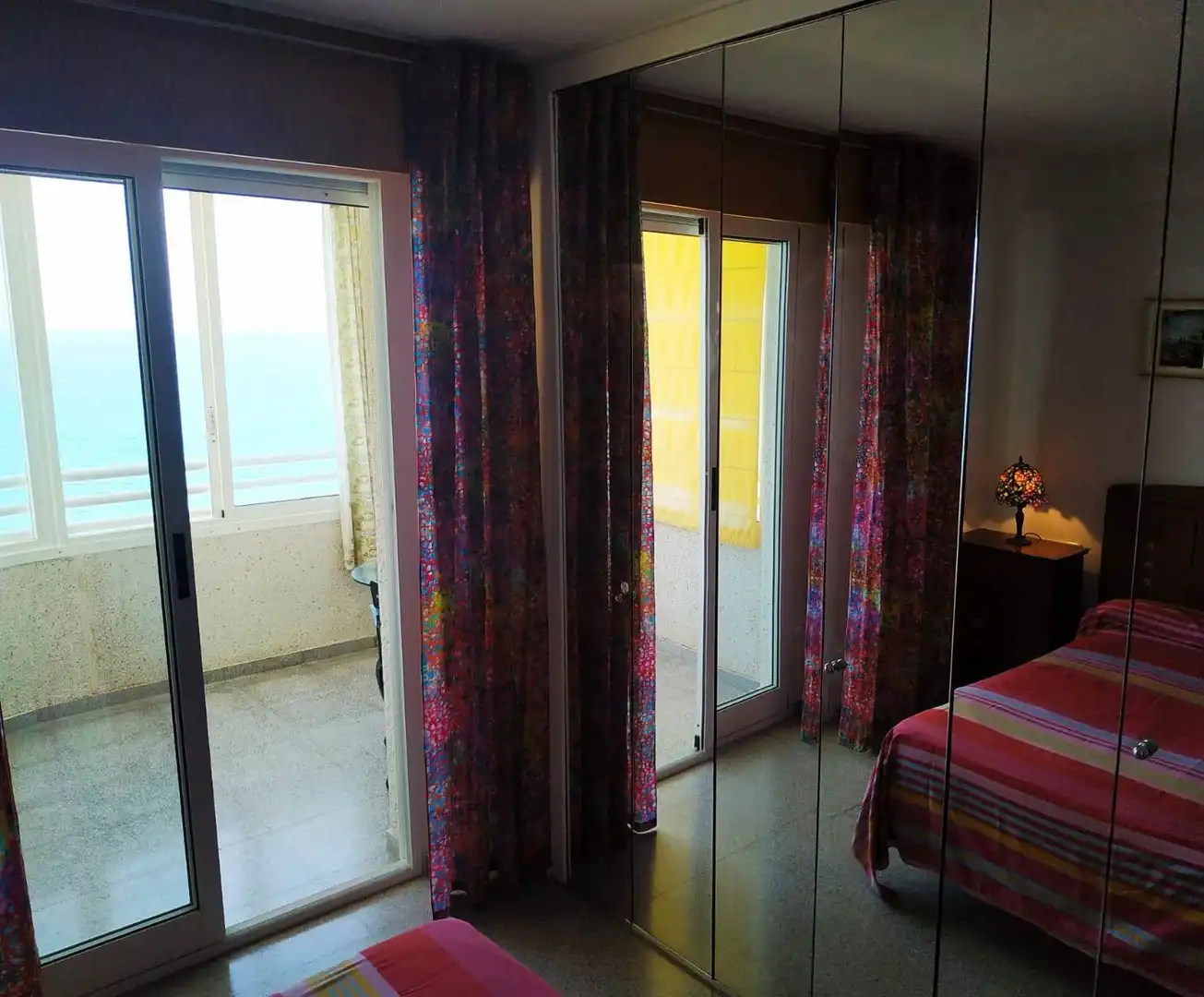 Habitación de Apartamento de alquiler en El Campello con Terraza, Piscina y Amueblado