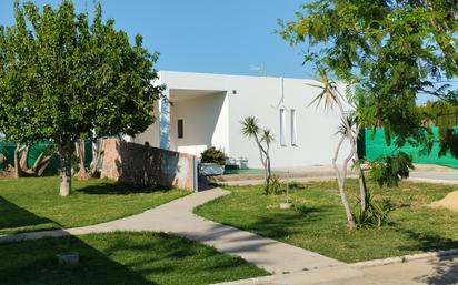 Vista exterior de Casa o xalet en venda en Dos Hermanas amb Terrassa