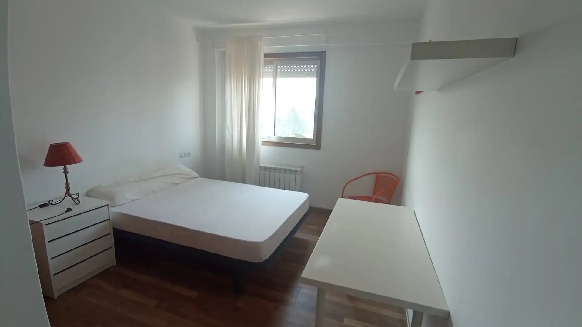 Bedroom of Flat for rent in Pontevedra Capital   with Heating, Furnished and Oven