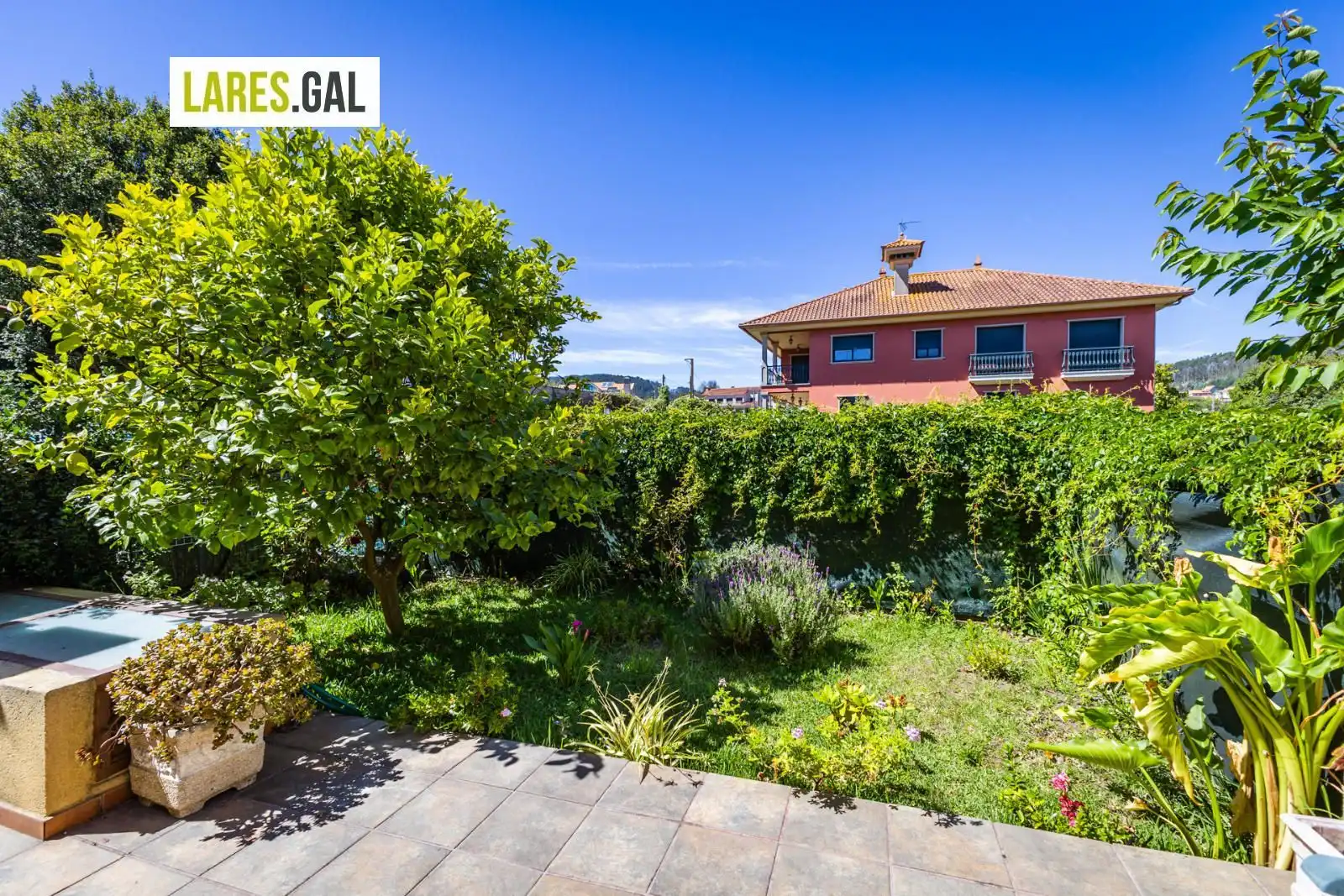 Garten von Einfamilien-Reihenhaus zum Verkauf in Cangas  mit Heizung, Terrasse und Abstellraum