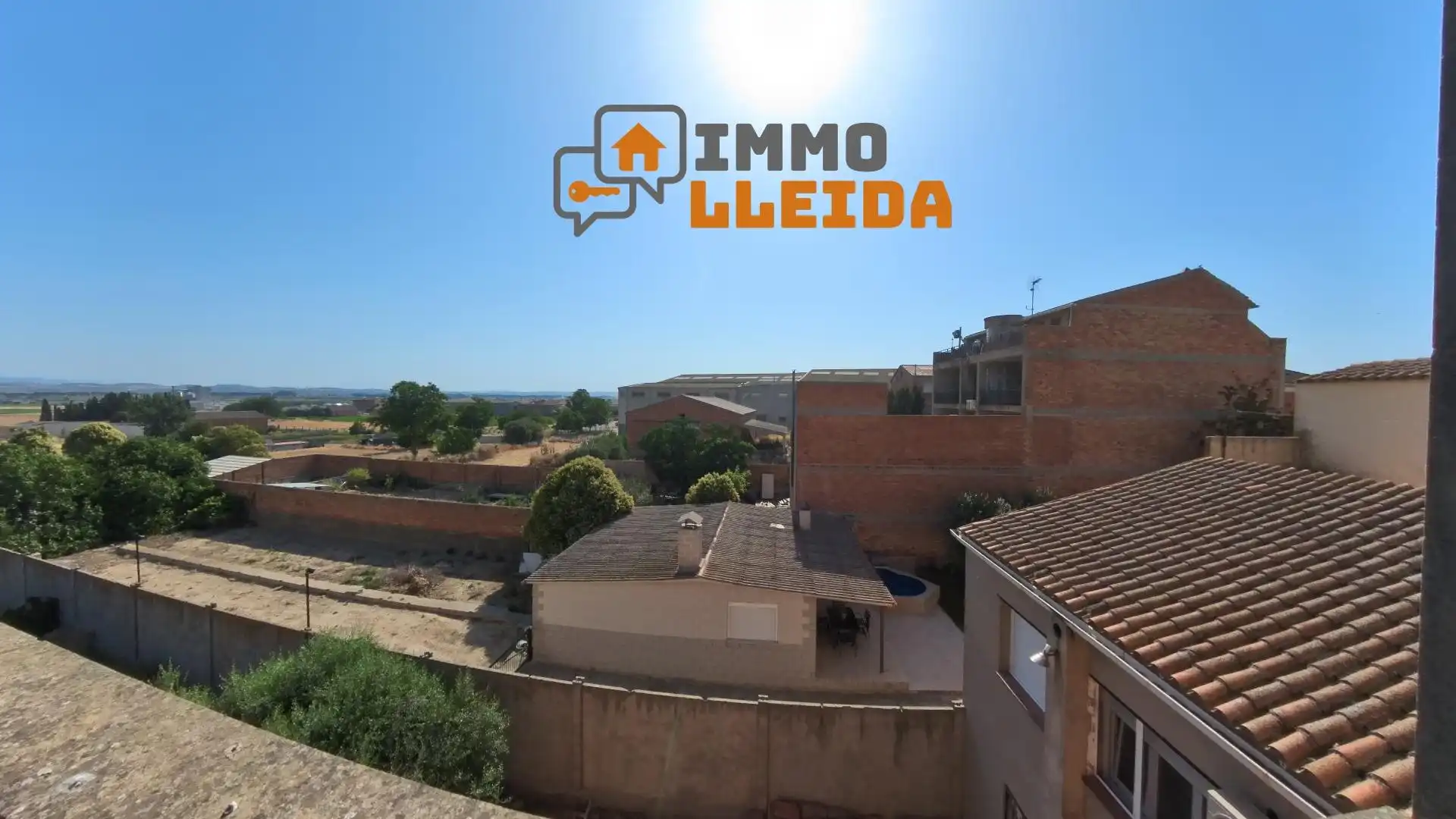 Vista exterior de Casa adosada en venda en Linyola amb Terrassa