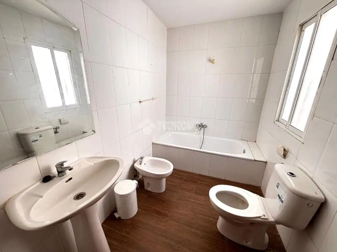 Badezimmer von Haus oder Chalet zum Verkauf in Jódar mit Parkett