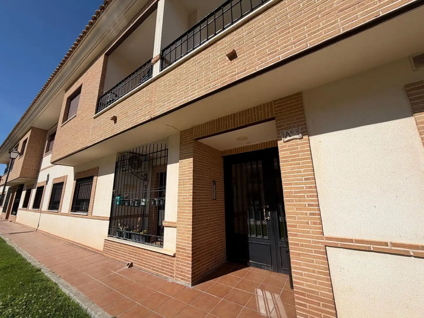 Vista exterior de Pis en venda en Miguel Esteban amb Terrassa i Piscina comunitària
