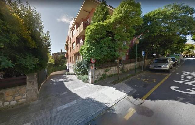 Garaje en Venta en Paseo del Puerto Kalea en Neguri