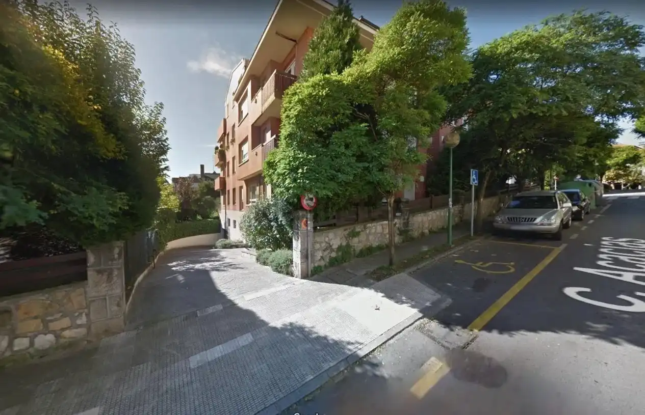 Parcheggio con ascensore in vendita a Paseo del Puerto Kalea