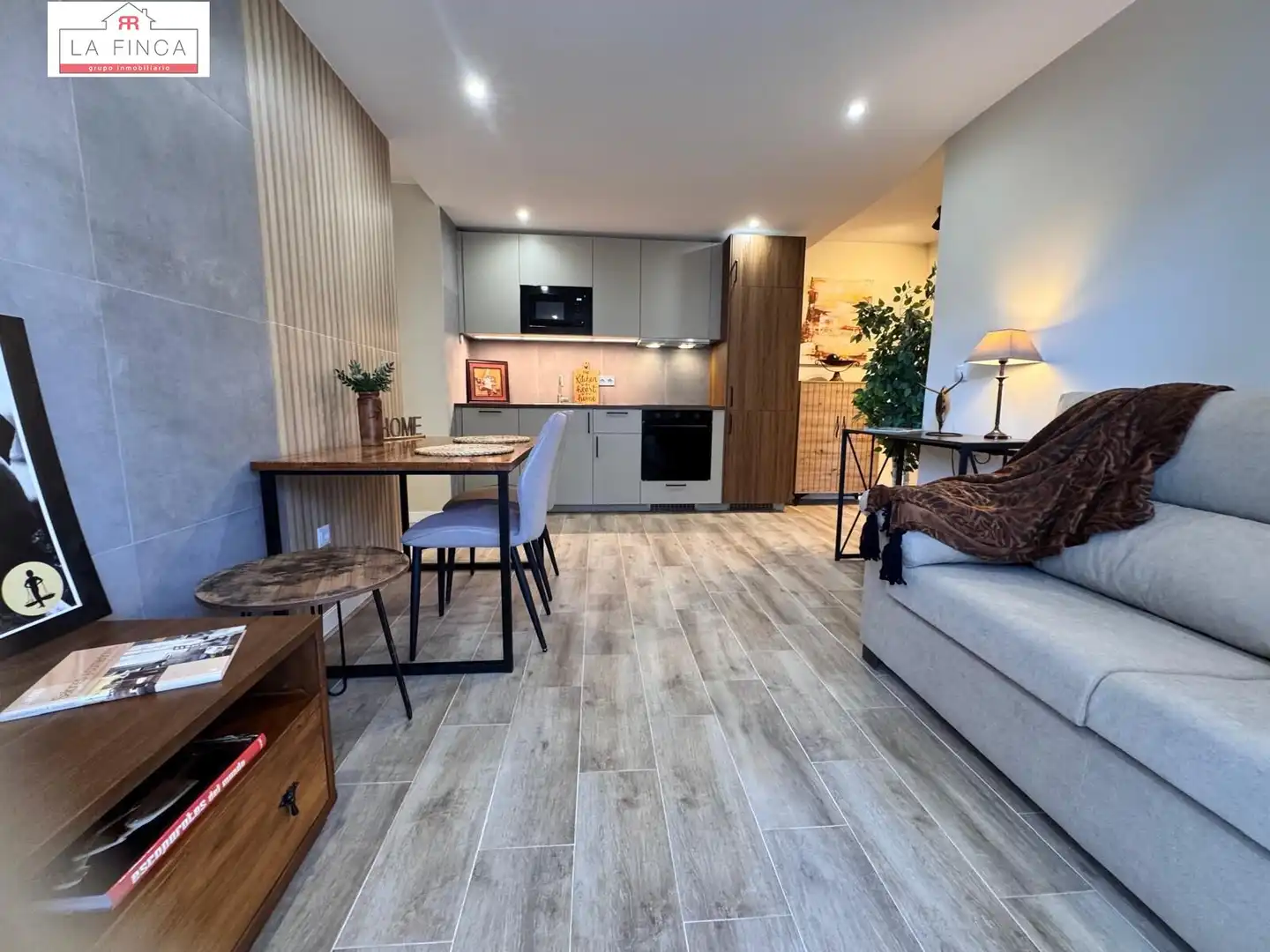 Living room of Flat for sale in Málaga  with Air Conditioner, Terrace and Furnished