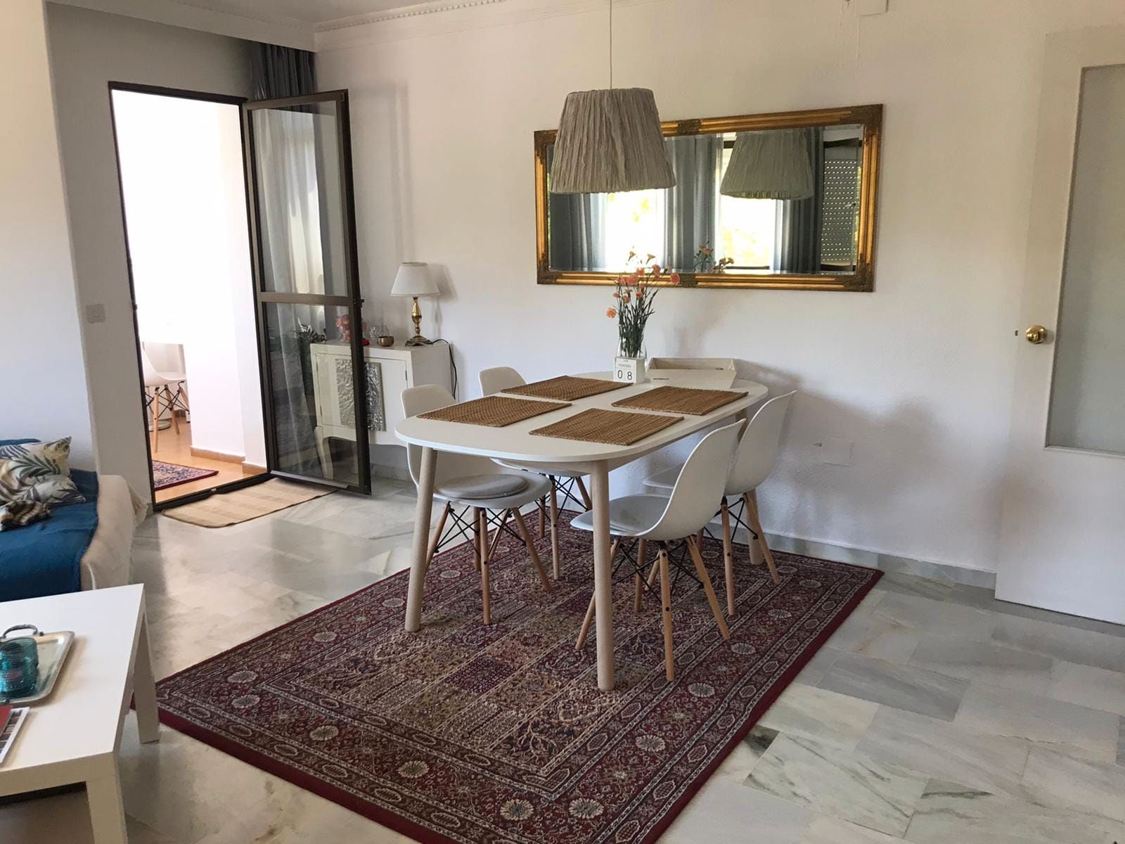 Menjador de Apartament en venda en Fuengirola amb Aire condicionat, Terrassa i Moblat