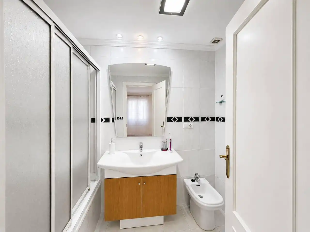 Bathroom of Flat for sale in Alicante / Alacant  with Air Conditioner, Heating and Terrace