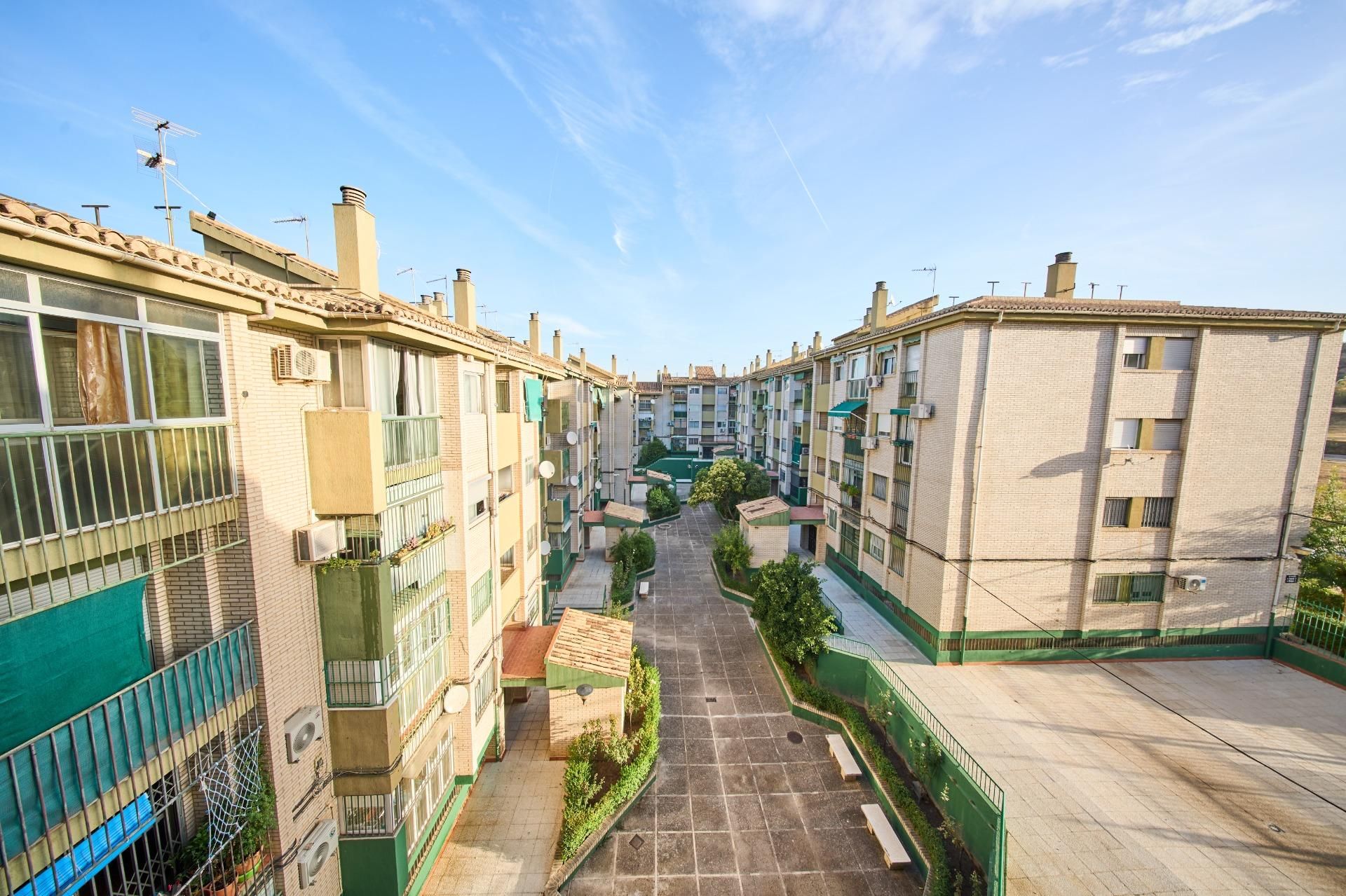 Exterior view of Flat for sale in  Granada Capital  with Terrace and Balcony