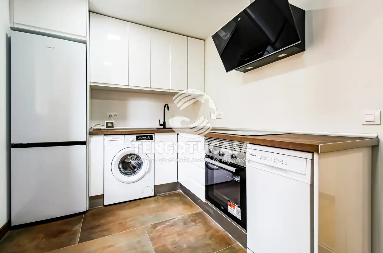 Kitchen of Flat for rent in Madrid  with Air Conditioner, Heating and Furnished