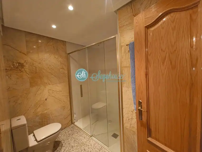 Baño de Piso de alquiler en Segovia con Calefacción y Parquet