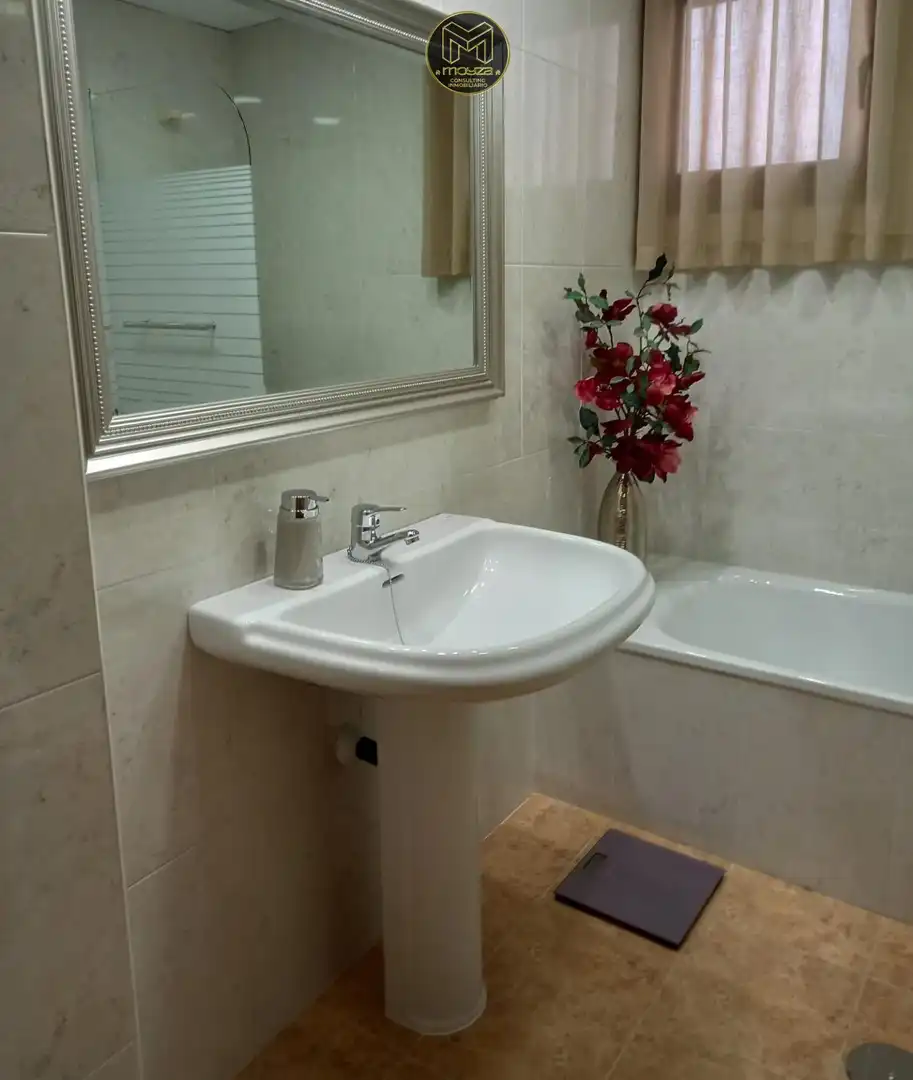 Bathroom of Flat for sale in Bailén  with Air Conditioner, Furnished and Balcony
