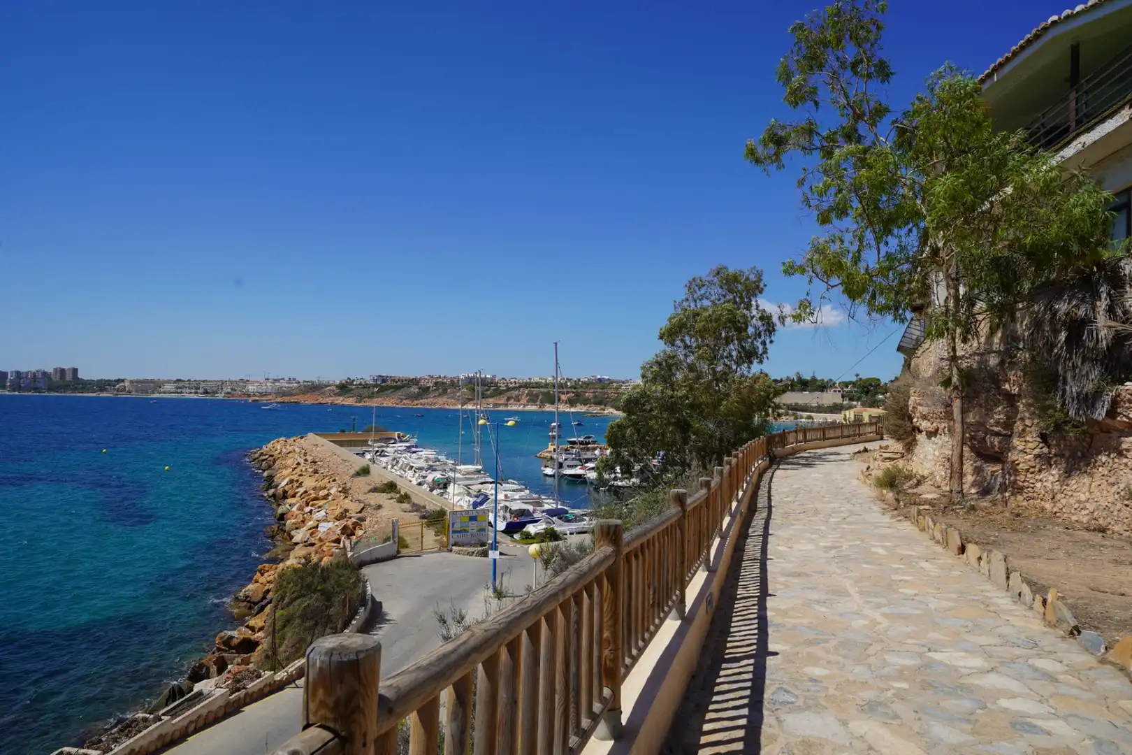 Vista exterior de Casa o xalet en venda en Orihuela amb Terrassa