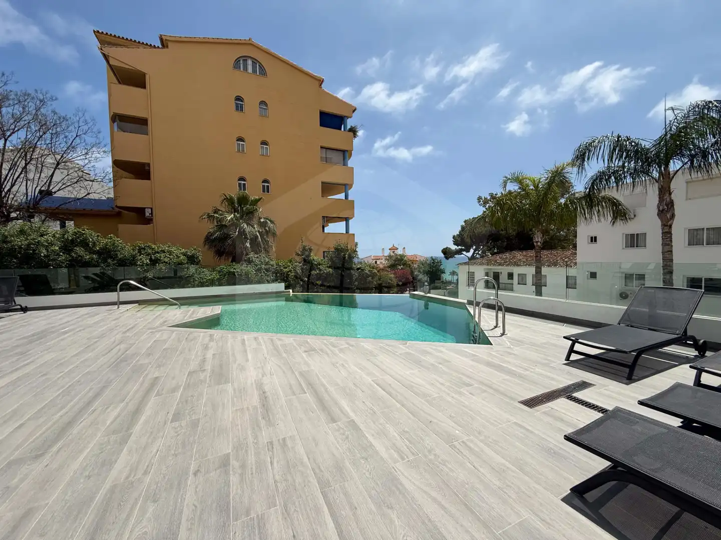 Piscina de Piso en venta en Benalmádena con Aire acondicionado, Calefacción y Terraza