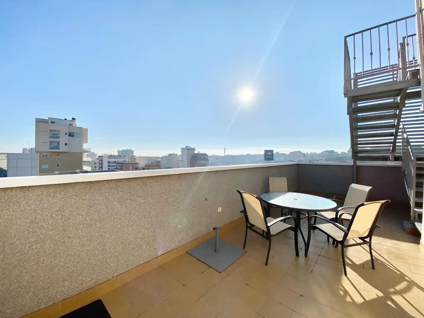 Apartamento con terraza en alquiler en Puerto Deportivo