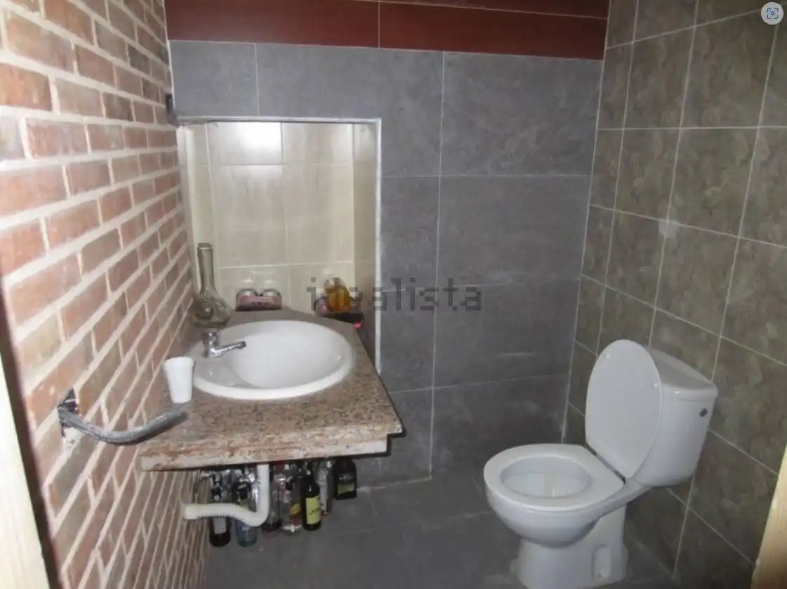 Bany de Casa o xalet en venda en El Cabaco  amb Calefacció, Terrassa i Moblat