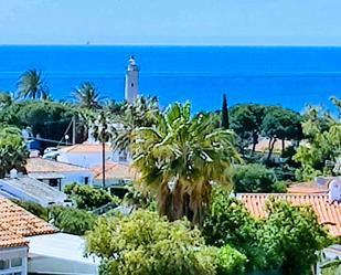Vista exterior de Àtic de lloguer en Mijas amb Terrassa, Piscina i Moblat