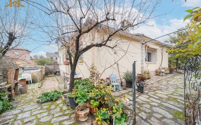 Vista exterior de Casa o xalet en venda en Cadalso de los Vidrios amb Calefacció, Jardí privat i Piscina