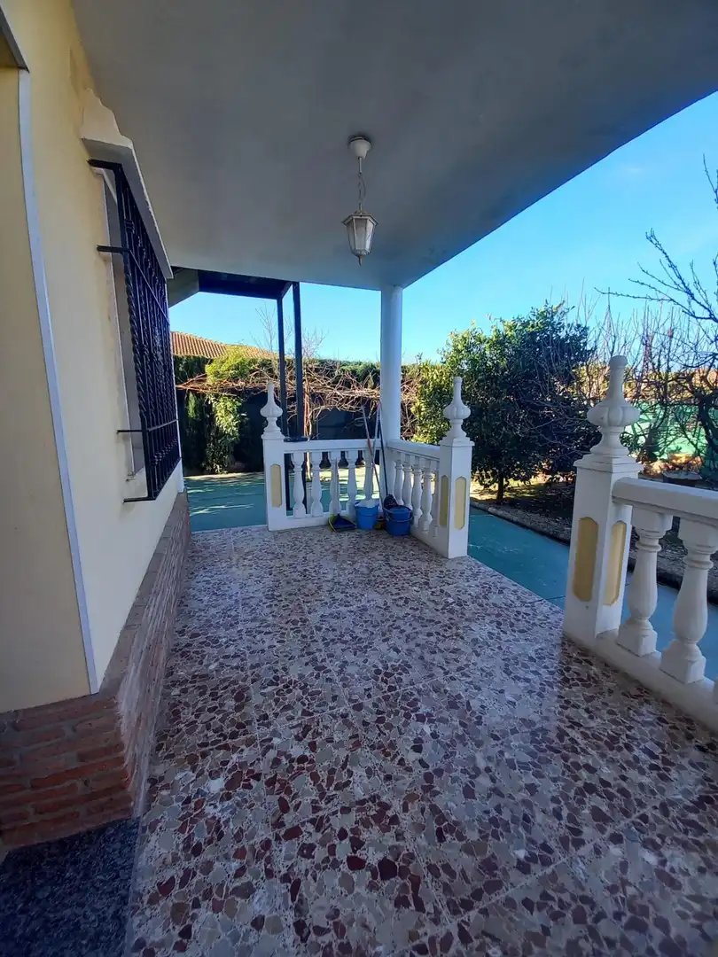 Vista exterior de Casa o xalet en venda en Córdoba amb Jardí privat, Terrassa i Moblat