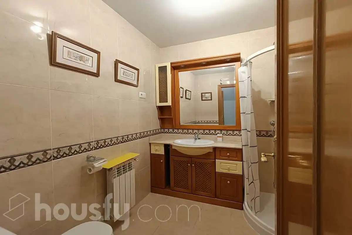 Baño de Piso de alquiler en Toledo con Aire acondicionado, Calefacción y Parquet