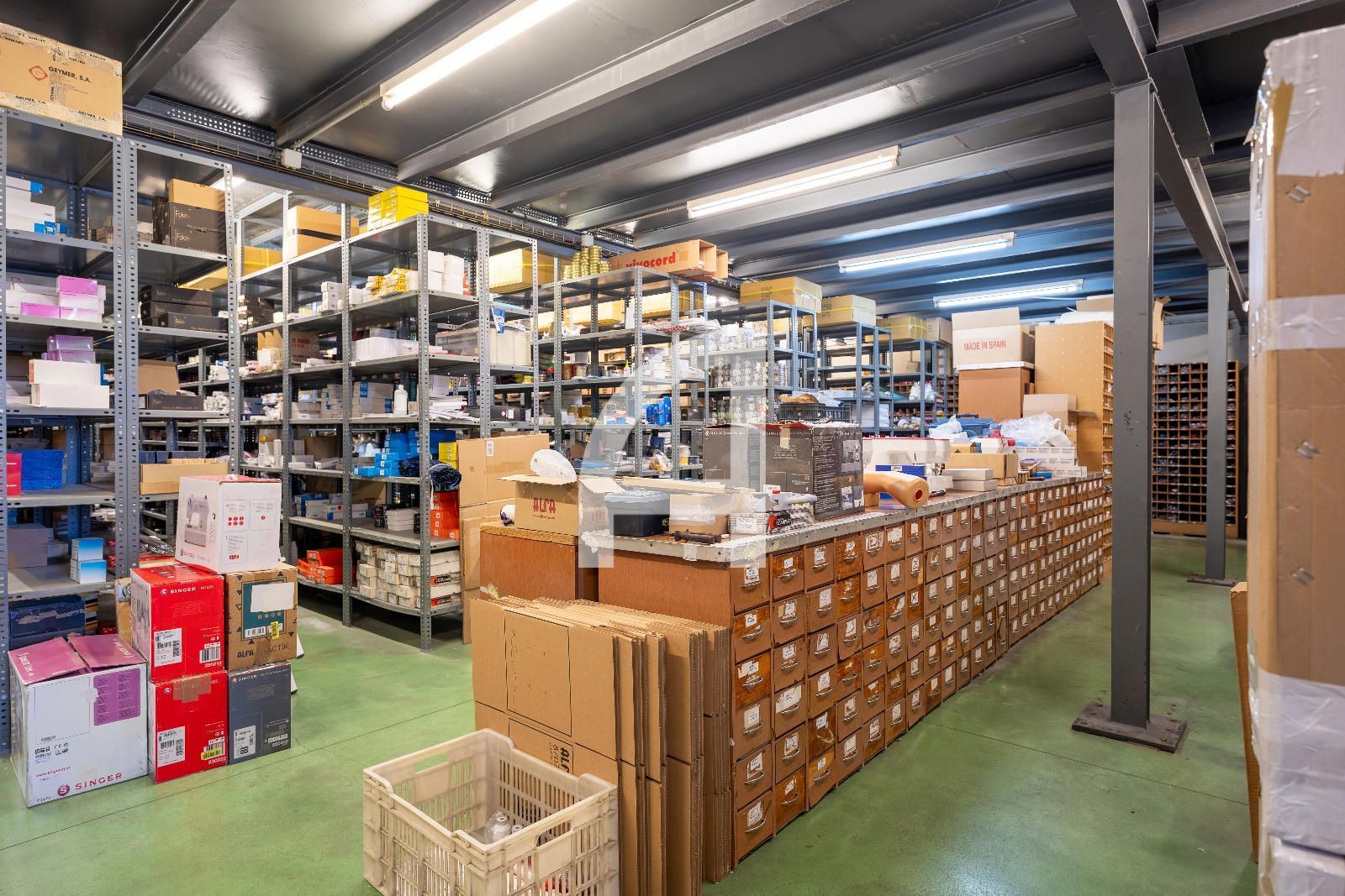 Nau industrial en venda en El Papiol amb Alarma