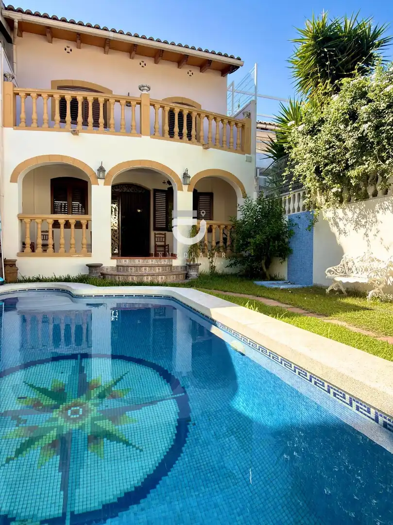Piscina de Casa o xalet en venda en Oliva amb Aire condicionat, Terrassa i Piscina