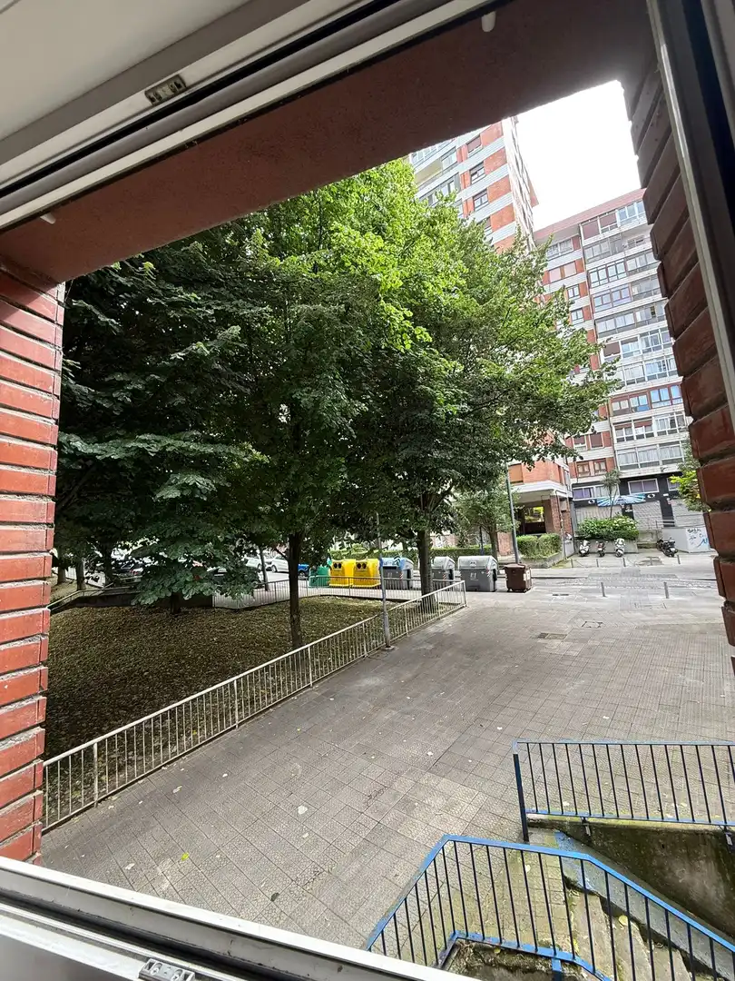 Vista exterior de Pis en venda en Erandio amb Calefacció i Terrassa