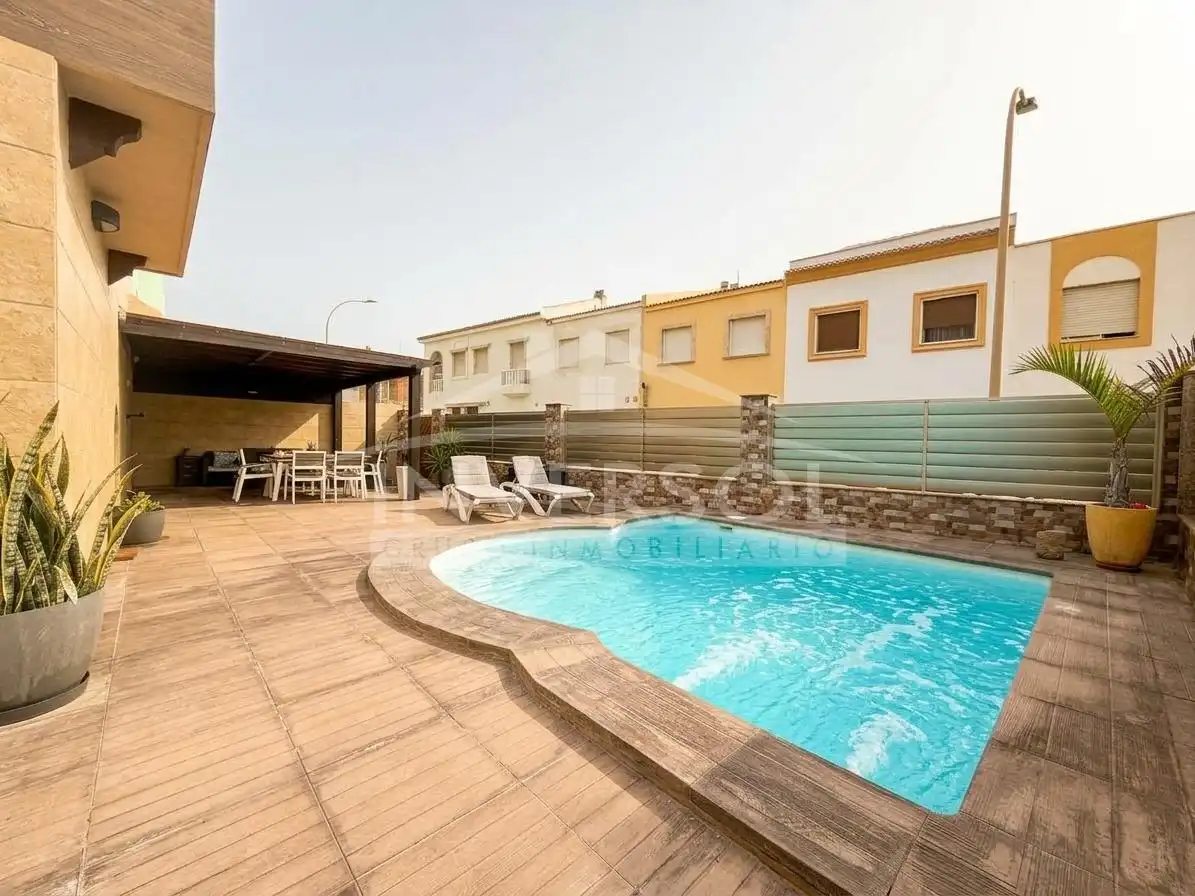 Adosado con piscina en venta en Calle el Timonel 2, imagen 3