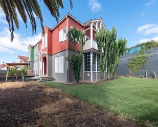 Vista exterior de Casa adosada en venda en Santa Brígida amb Jardí privat, Terrassa i Traster