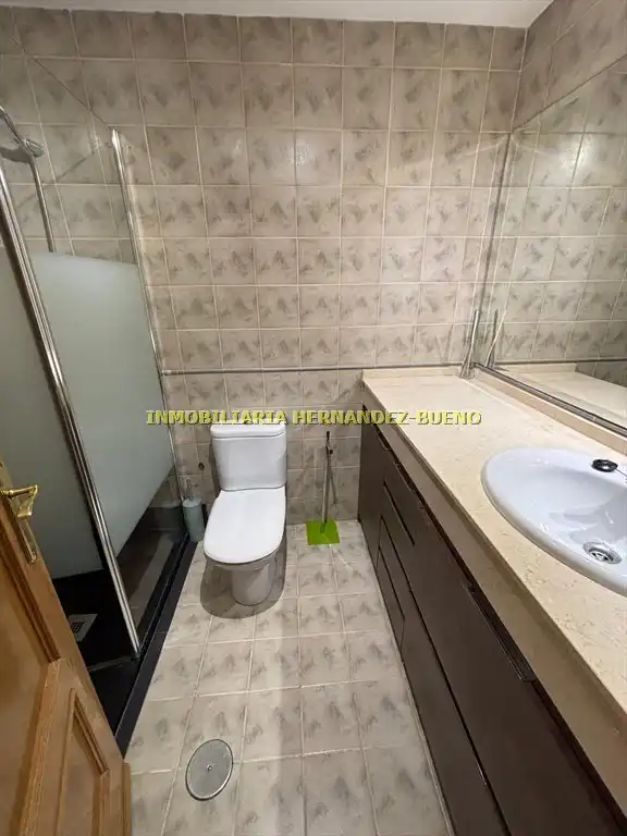 Bathroom of Flat for rent in Salamanca  with Heating, Furnished and Balcony