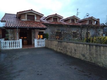 Casa rústica con jardín en venta en Mantzabe Bidea
