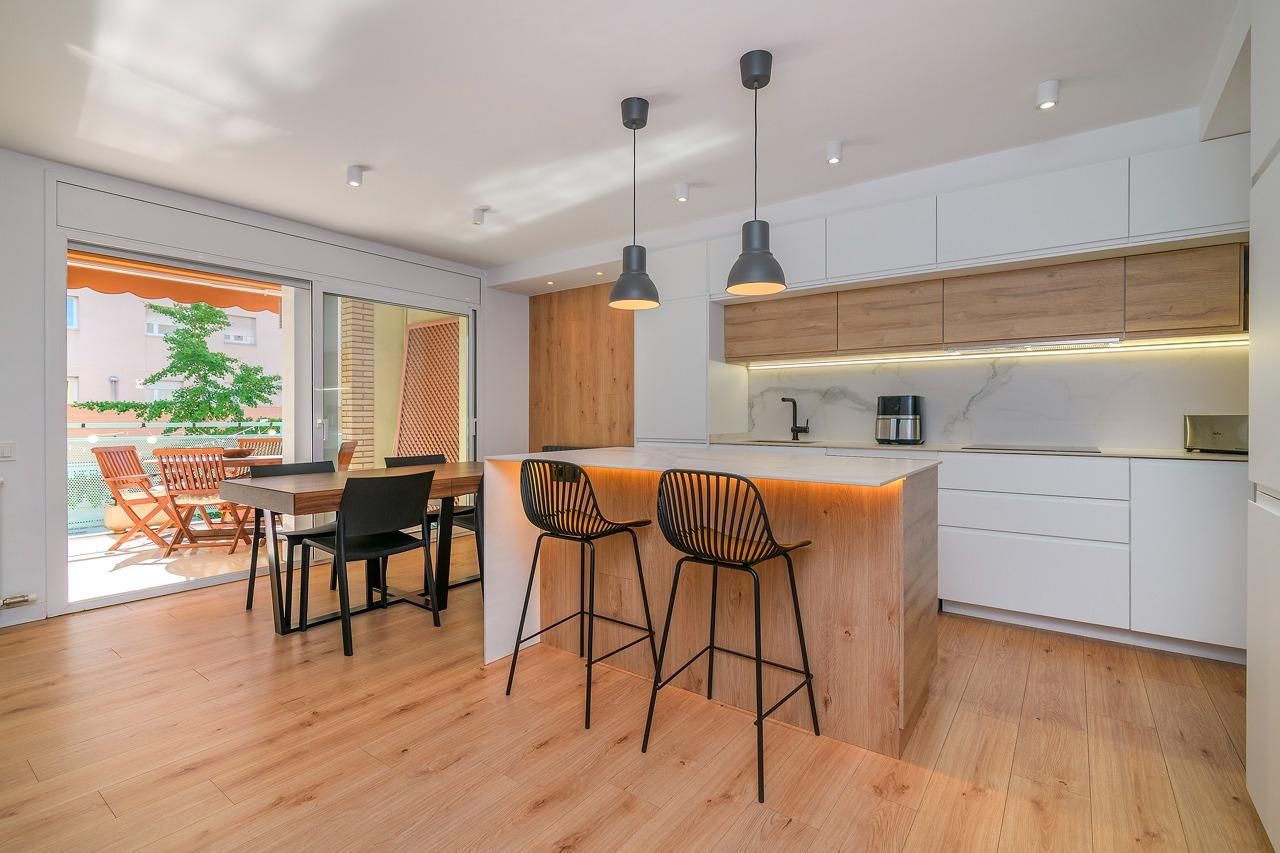 Kitchen of Flat for sale in Manresa  with Parquet flooring and Terrace