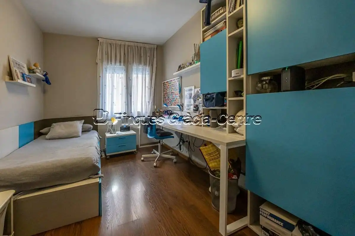 Dormitori de Casa adosada en venda en Sabadell amb Aire condicionat, Calefacció i Parquet