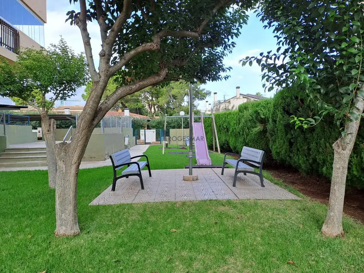 Jardí de Apartament en venda en Benicasim / Benicàssim amb Traster, Moblat i Piscina comunitària