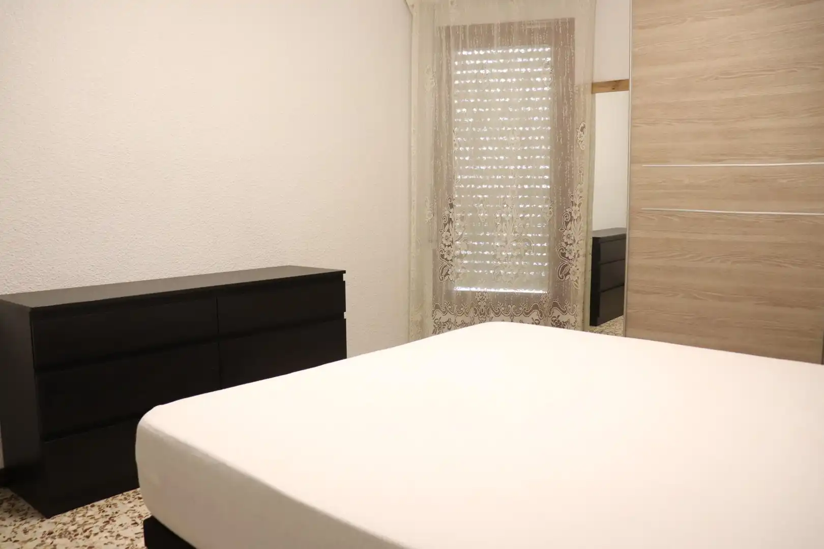 Habitación de Piso de alquiler en Elche / Elx con Aire acondicionado, Amueblado y Balcón