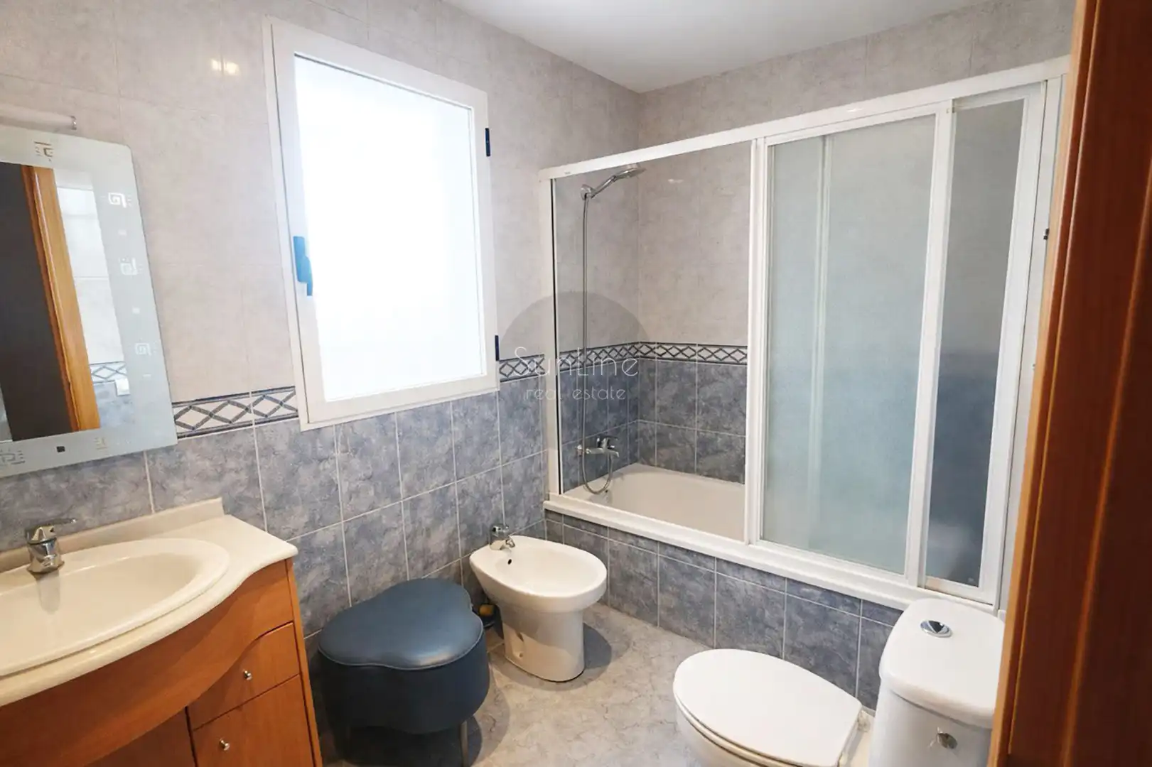 Bathroom of Houses for sale in La Pobla de Vallbona  with Air Conditioner, Private garden and Terrace