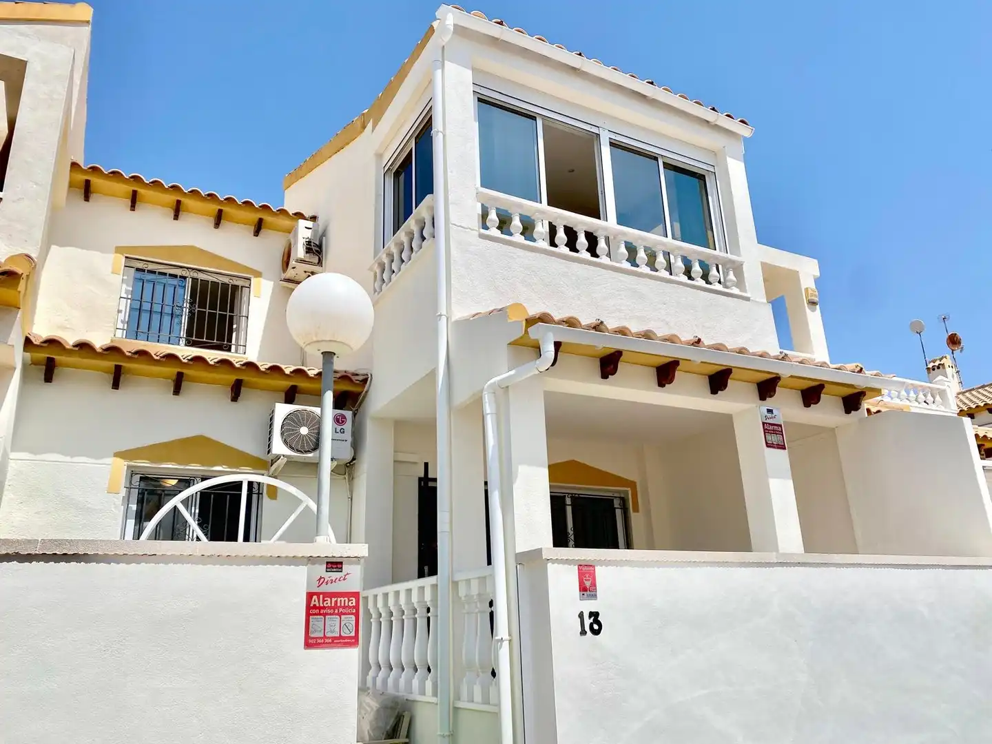 Detached house with pool for sale in Orihuela Costa