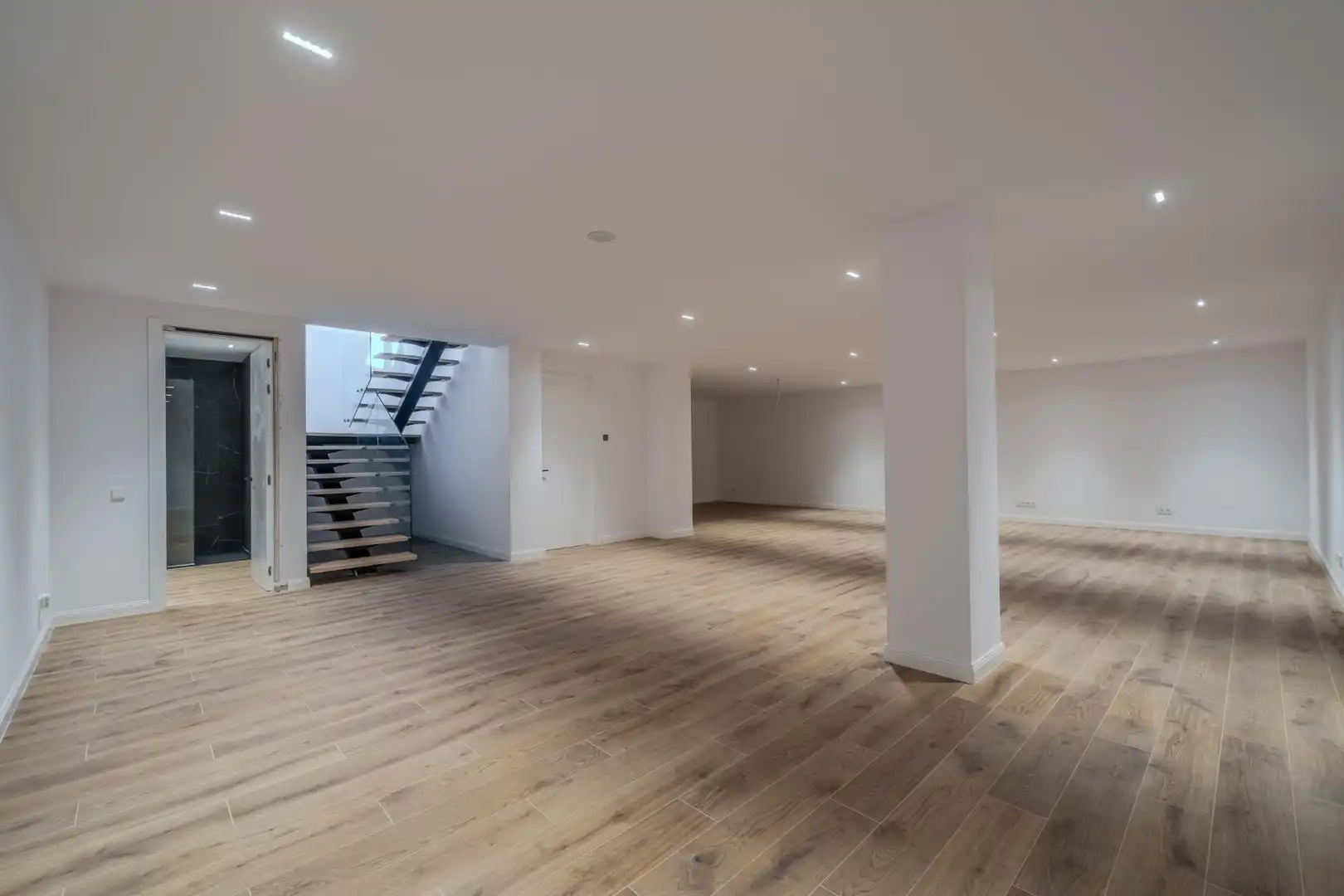 Casa pareada con piscina en venta en Calle Calle Tallín, imagen 33